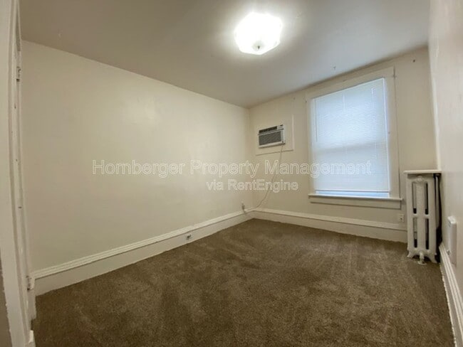 Building Photo - 1432 W Knox Ave