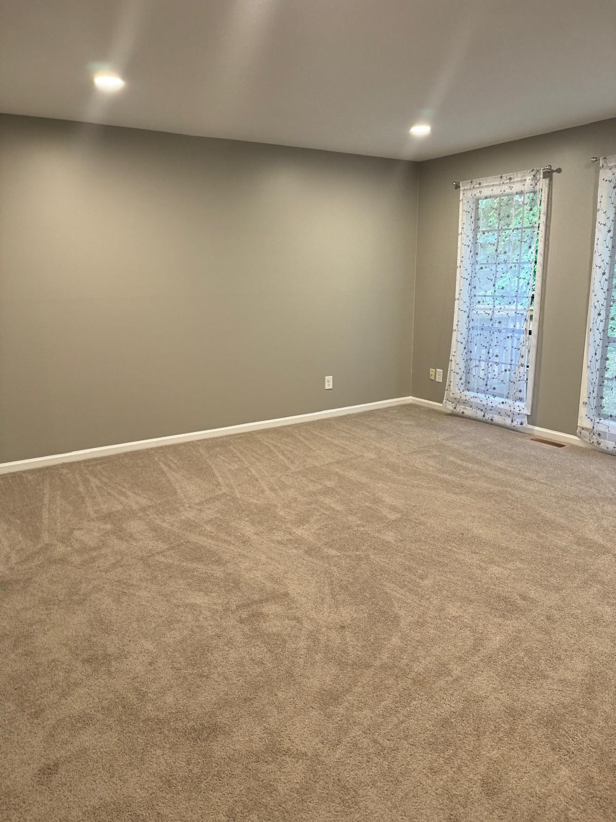 Building Photo - 5975 Dixon Dr