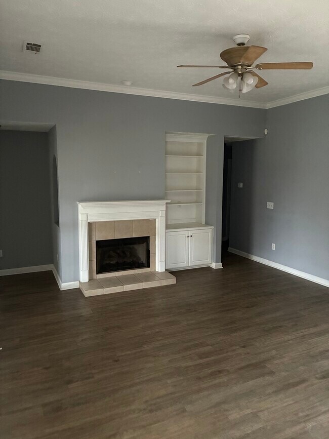 Building Photo - 1319 Hallwood Ln