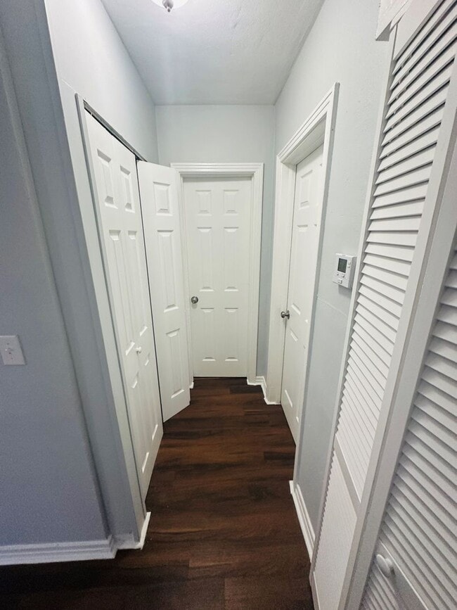 Building Photo - **Move in ready 3/1 Single Family home 32254