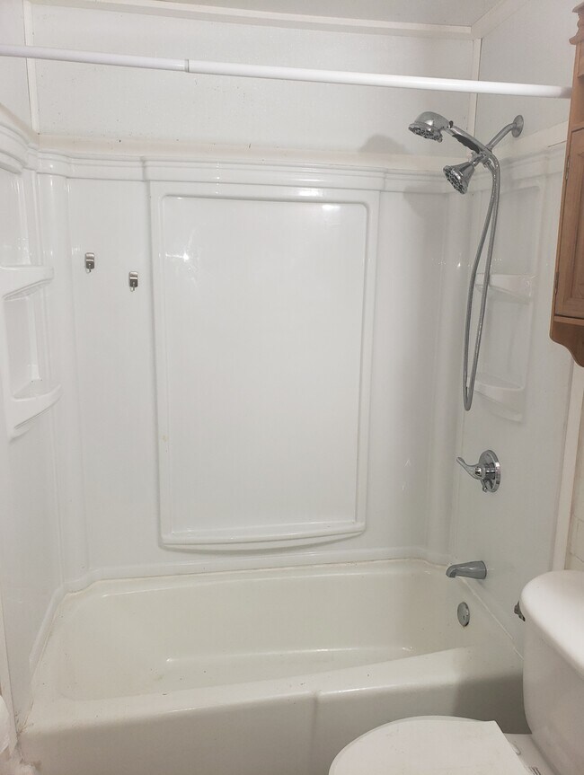 Bathroom - 27 Pine St