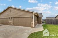 Building Photo - 3 Bed Duplex Across from NE Magnet