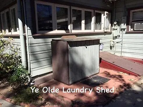 Laundry shed - 1264 N Hudson Ave
