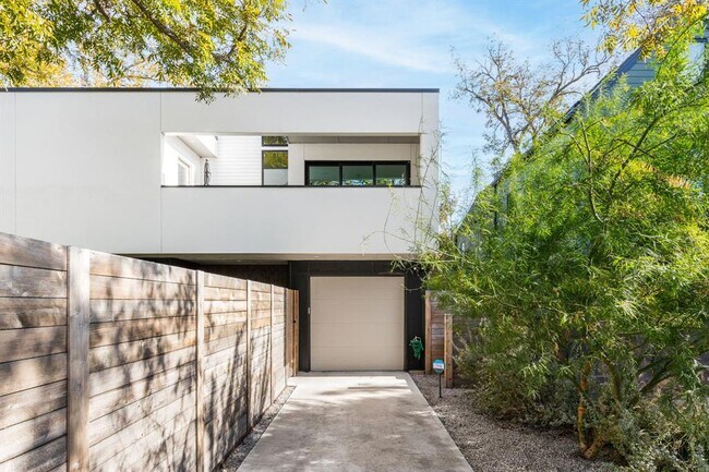 Building Photo - 631 Tillery St