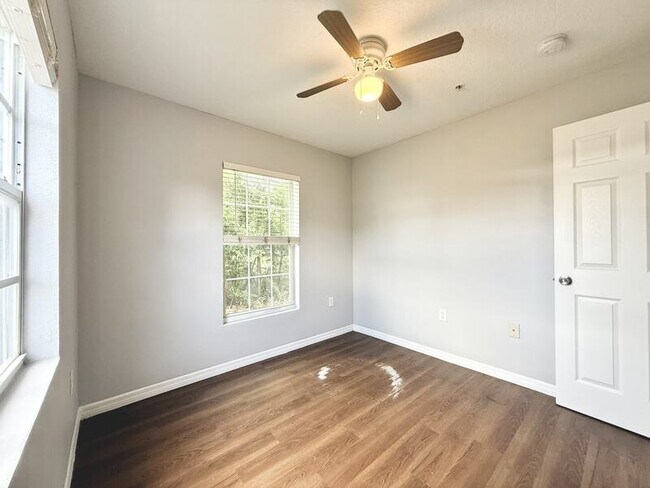 Building Photo - 425 F St