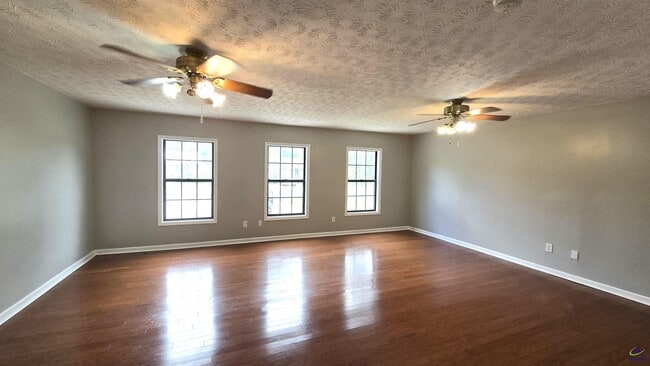 Building Photo - 102 Buckskin Dr