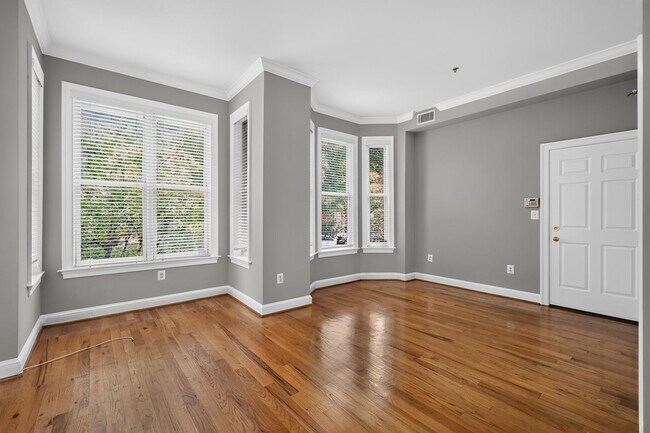 Building Photo - 1340 Q St NW