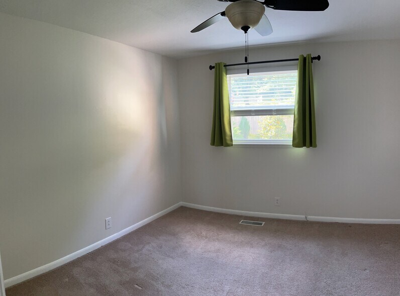 Building Photo - 232 Shawn Dr