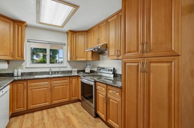 Building Photo - 5795 Coralwood Way