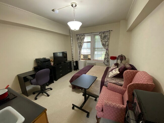 Building Photo - Have Breakfast at Tiffany's! Cozy Studio a...