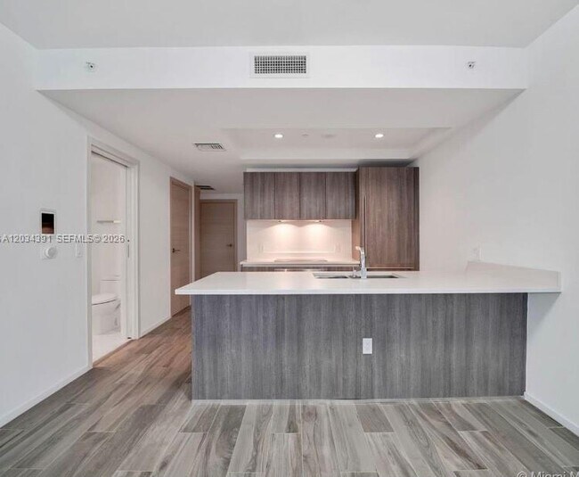 Building Photo - 801 S Miami Ave