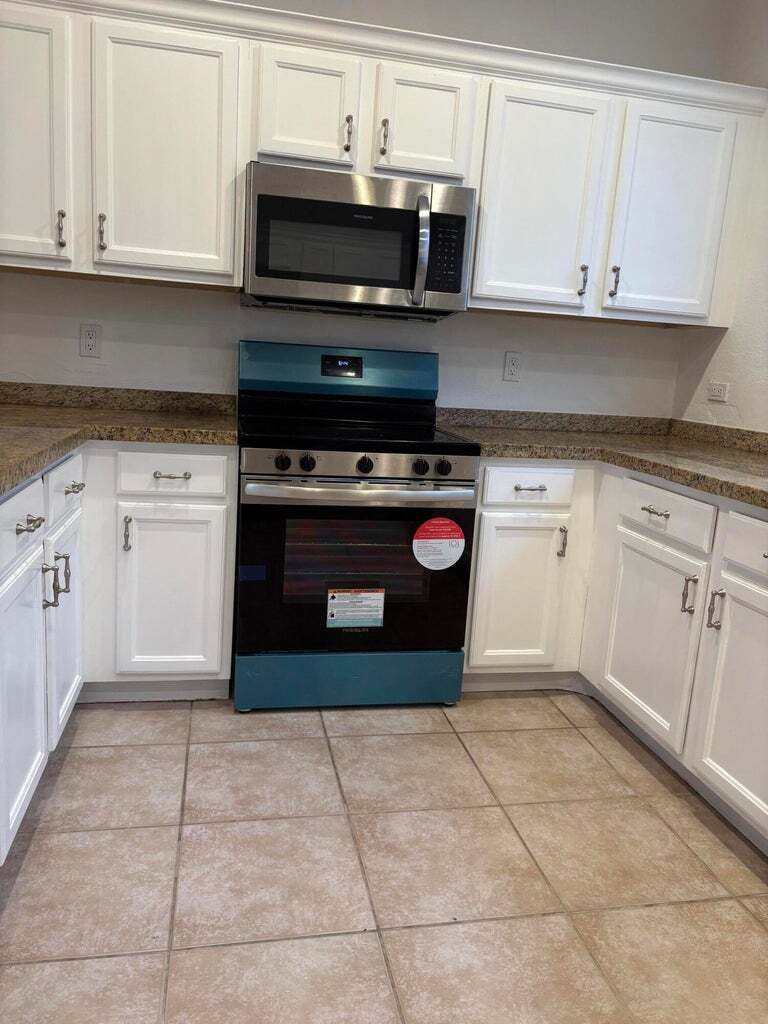 Building Photo - 833 Millbrae Ct