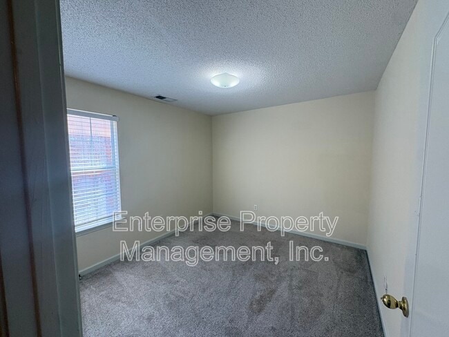 Building Photo - 10127 Cross Valley Dr