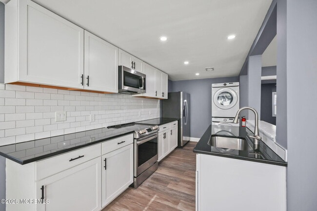 Building Photo - 143 Center Ave