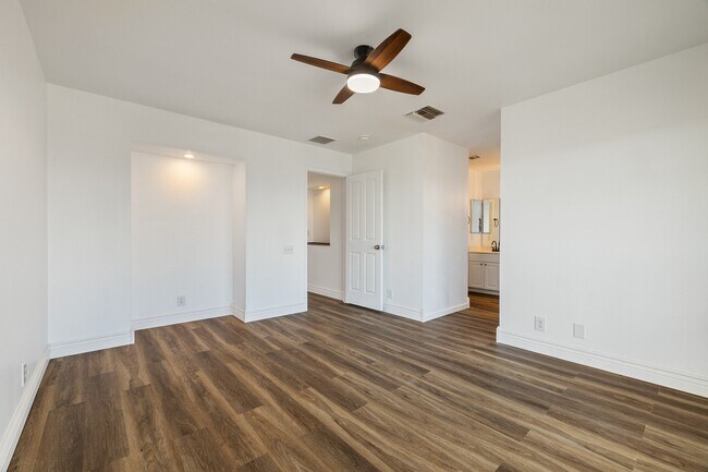 Building Photo - 3 bed plus Office room, 3 bathroom single family house.