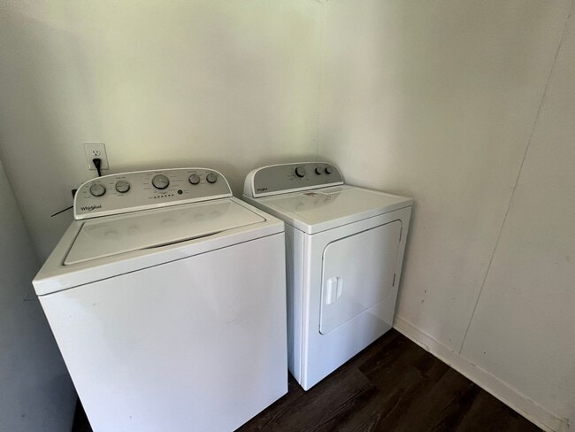 Building Photo - 3 bedroom 2 bath Mobile Home on 1 acre in ...