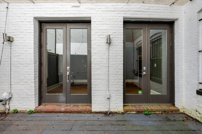 Building Photo - 938 O St NW