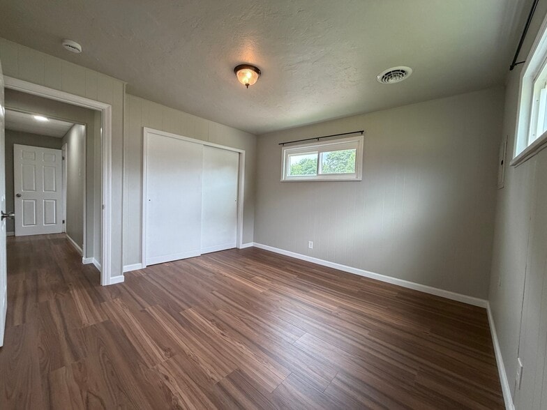 Building Photo - 407 Rothey Dr