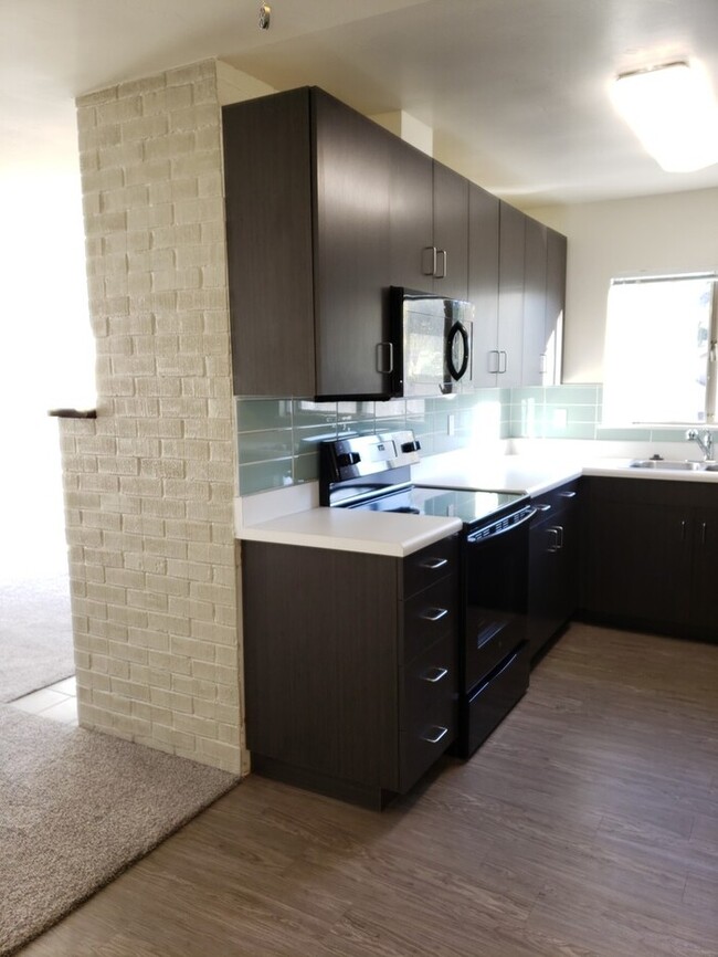 Building Photo - Newly Renovated 2BR/2BA La Mesa Village Gem!