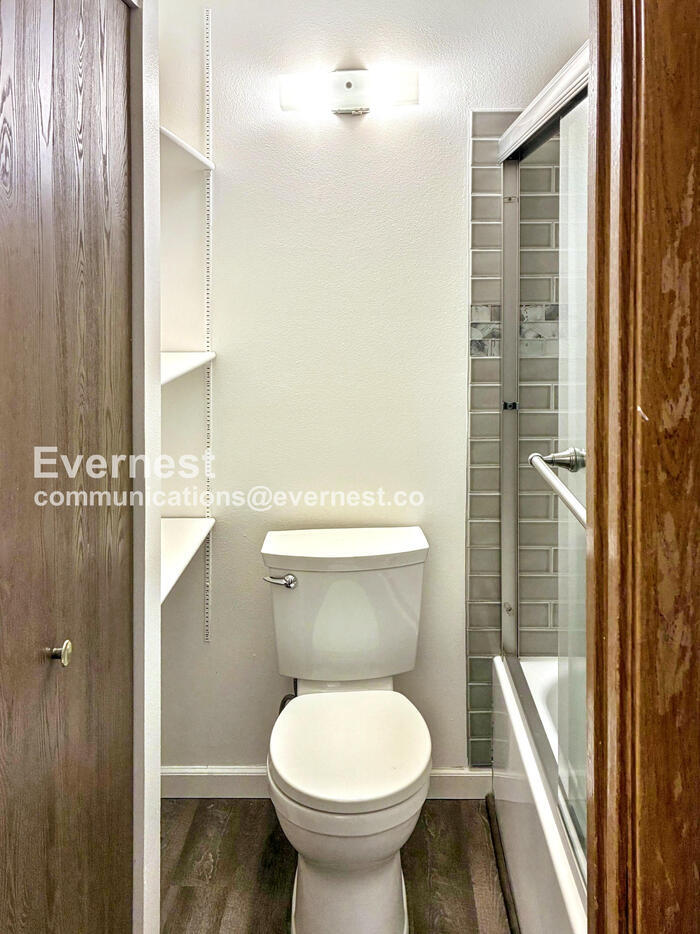 Building Photo - 1301 University Ave