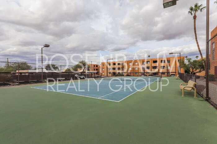 Building Photo - 1810 E Blacklidge Dr