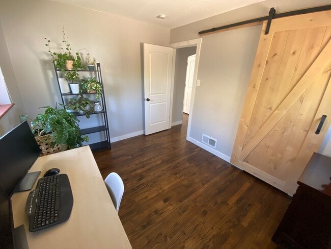 Building Photo - Great Home Close to Downtown - License #20...