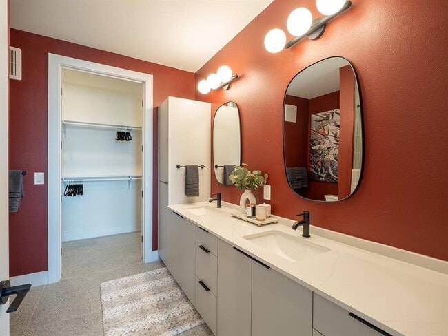 Building Photo - 1701 Simond Ave Ave