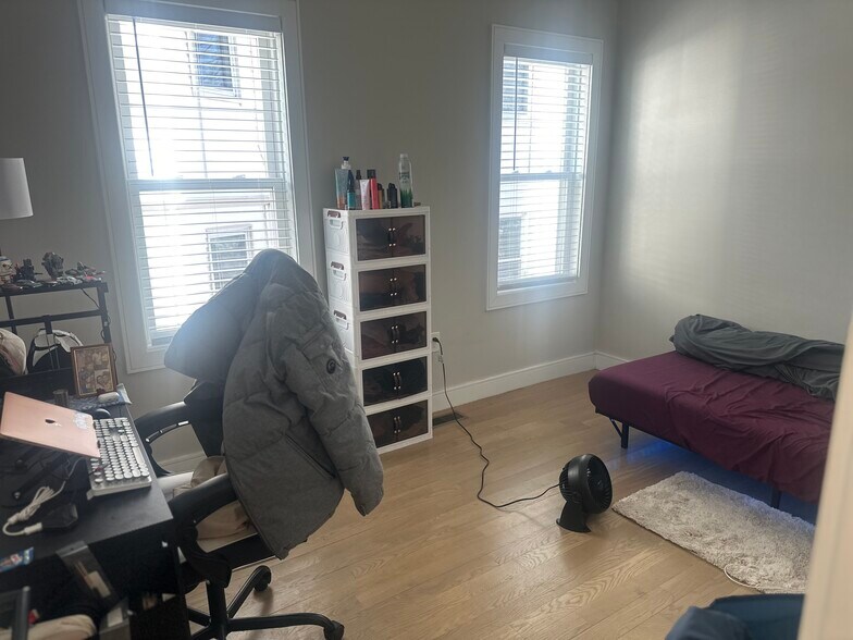 Building Photo - 44 Iffley Rd