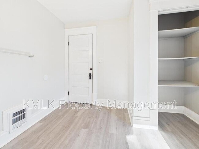 Building Photo - 701 Kling St