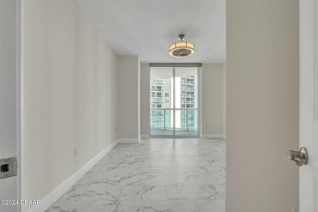 Building Photo - 231 Riverside Dr