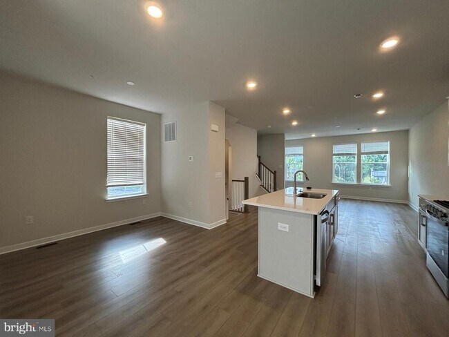 Building Photo - 130 Abramo Victor Dr
