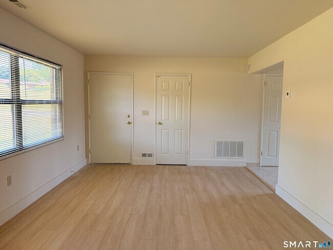 Building Photo - 58 Montoya Cir