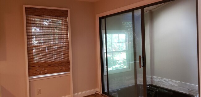 Building Photo - 800 Buffington Ct