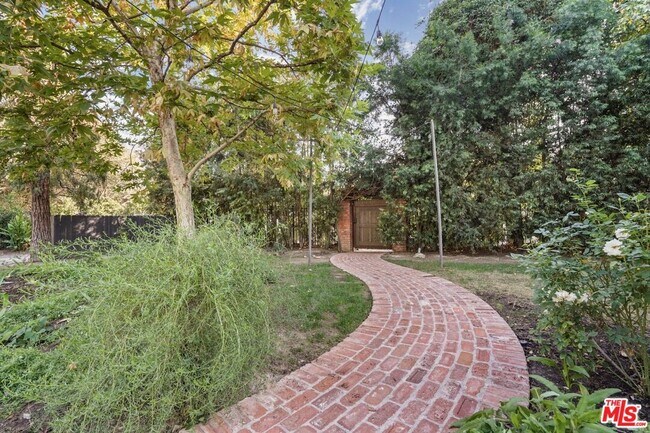 Building Photo - 23057 Sylvan St