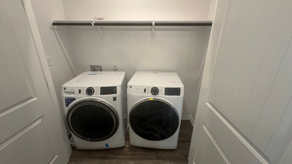 Building Photo - Room in Townhome on Cowbird Path