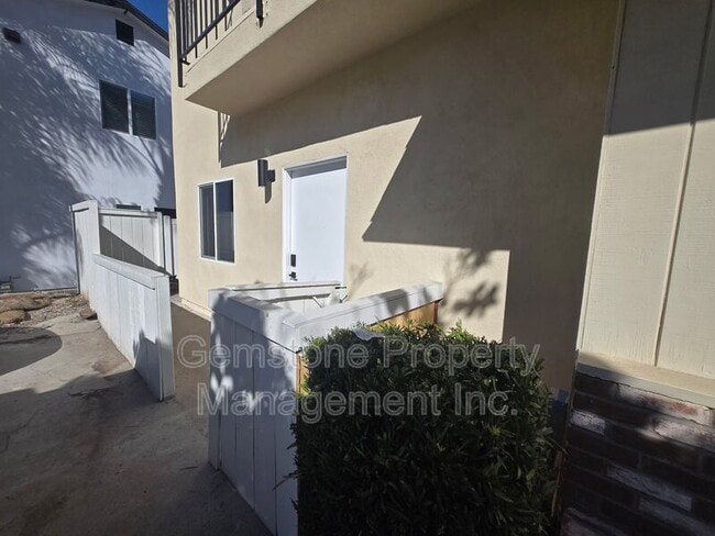 Building Photo - 5387 Brockbank Pl