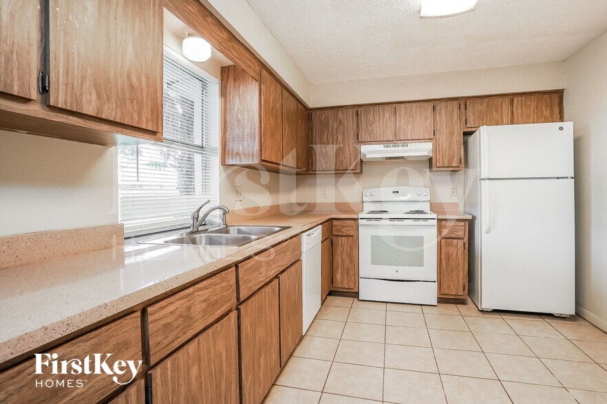 Building Photo - 18125 Hilda Dr