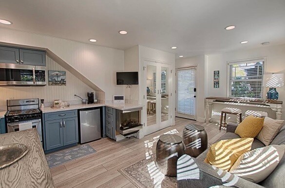 Living Room - 307 Capitola Ave