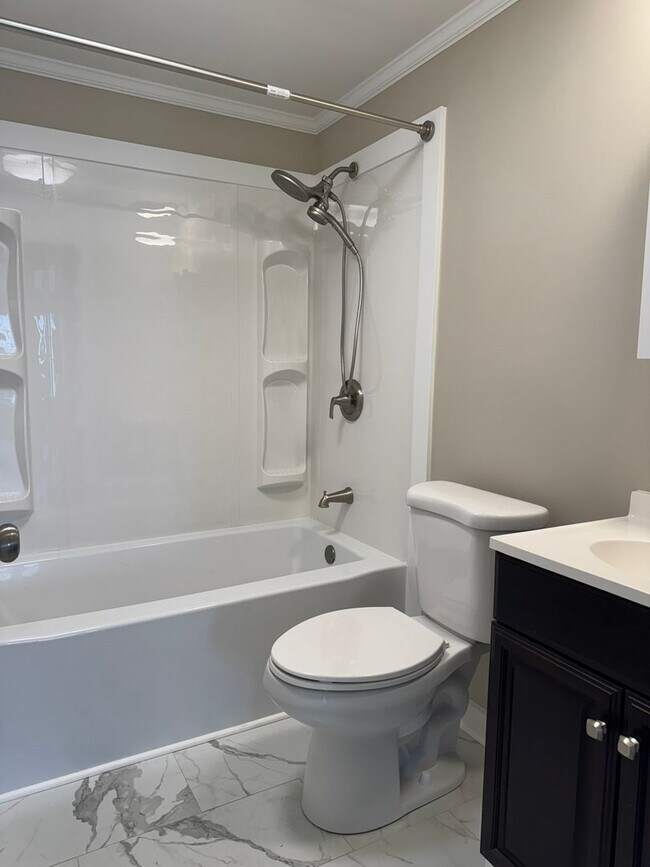 Building Photo - Fully Renovated Secluded 3 Bedroom Rancher!