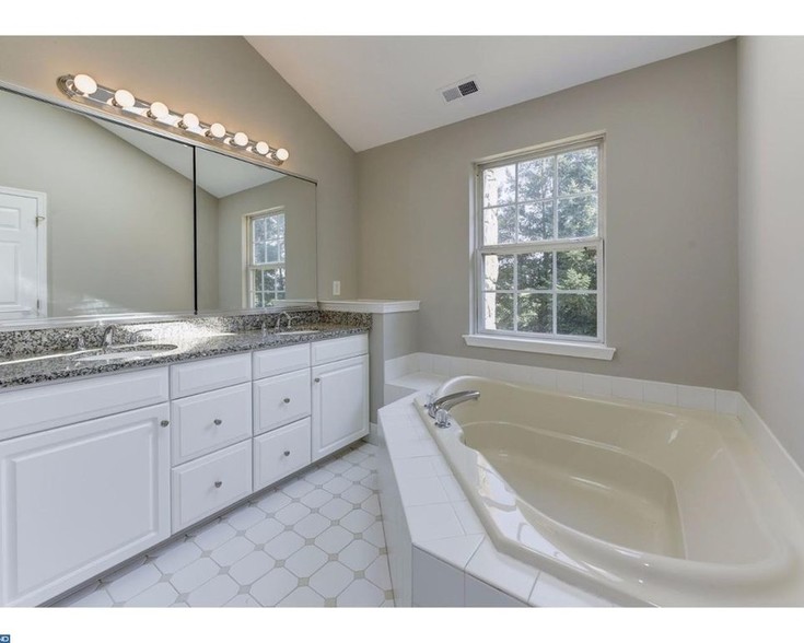 Master Bath with Jacuzzi - 31 Hogan Way