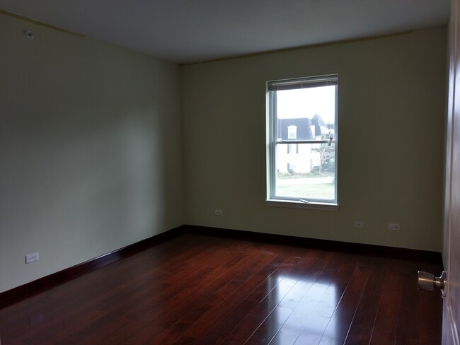 Building Photo - 5201 Carriage Way Dr