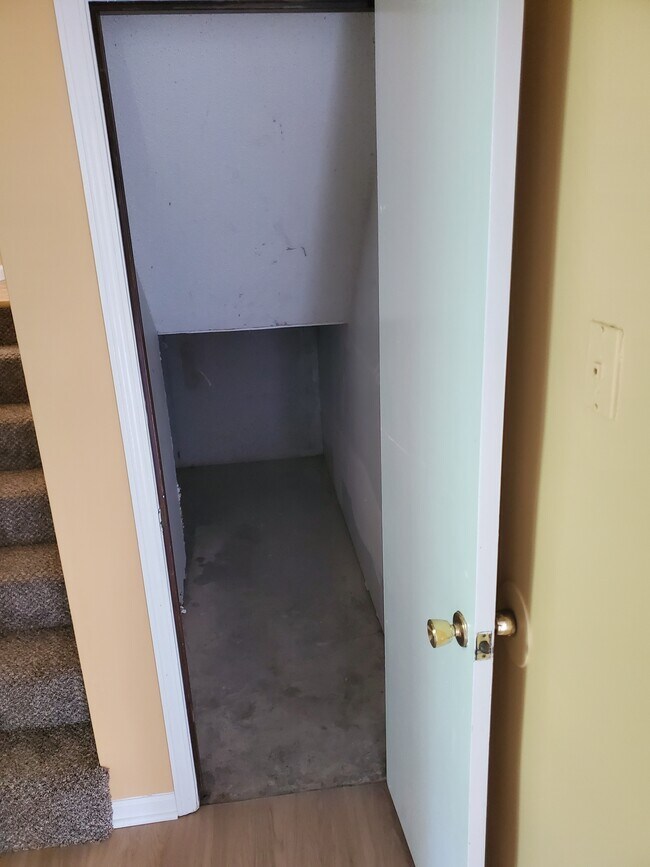 Building Photo - 1925 Heatherwood Dr