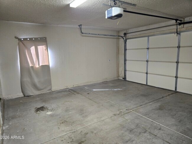 Building Photo - 3033 E Siesta Ln