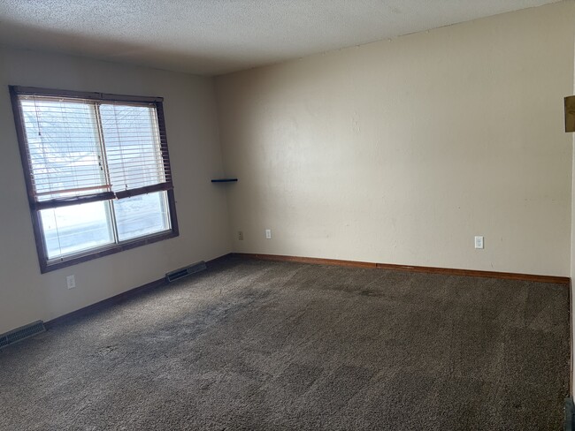 Building Photo - 1107 7th St N