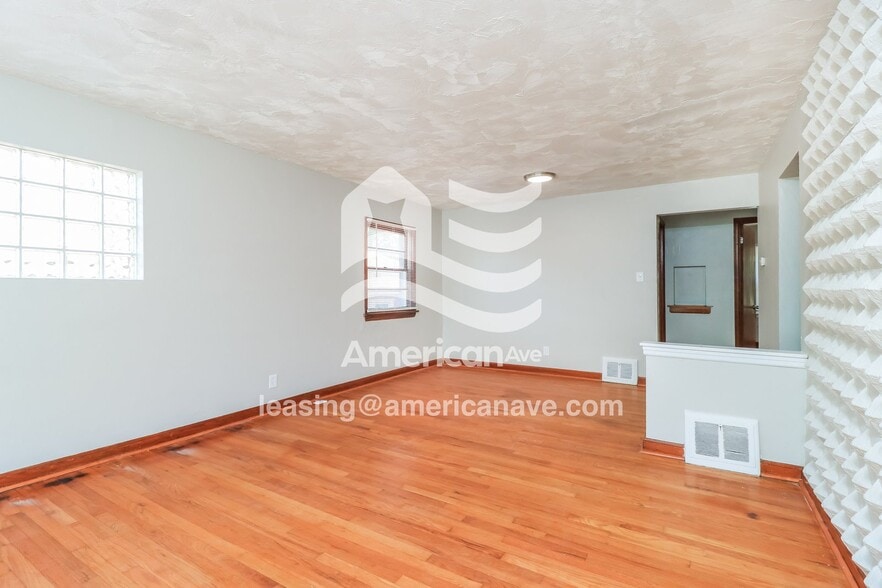 Building Photo - 4422 June Ave