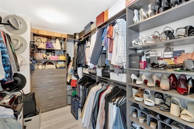 Building Photo - 17111 Biscayne Blvd