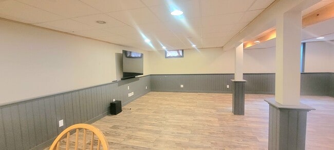 Building Photo - Small town Macon!