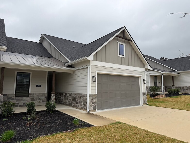 Building Photo - 5041 Mooney Fls Dr