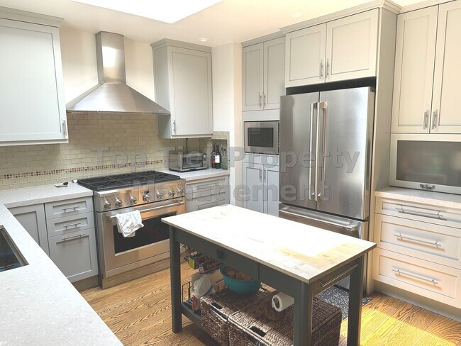 Building Photo - Beautiful 4 Bed, 2 Bath, 2,166 sqft Lafaye...