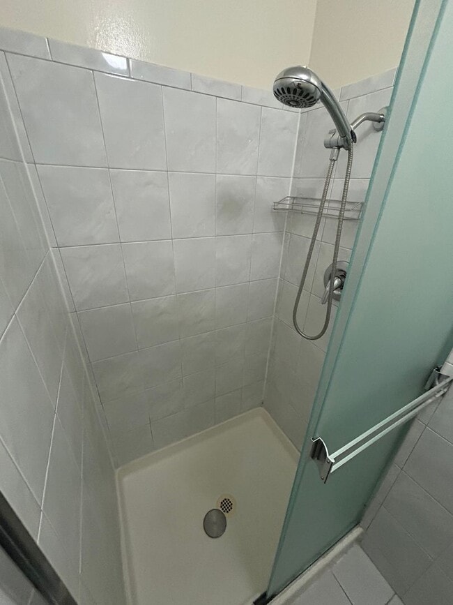 Building Photo - Beautiful 3 Bedroom 2 Bath Home, Private Yard, 2 car attached garage